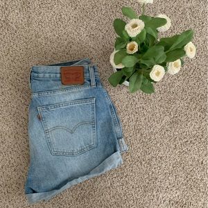 Levi’s jean shorts Women’s 32 or size 10 denim high waisted